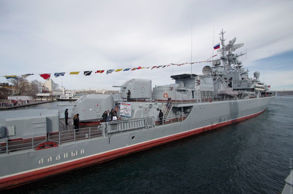 Севастополь. Военный корабль Ладный Севастополь. Военный корабль Ладный